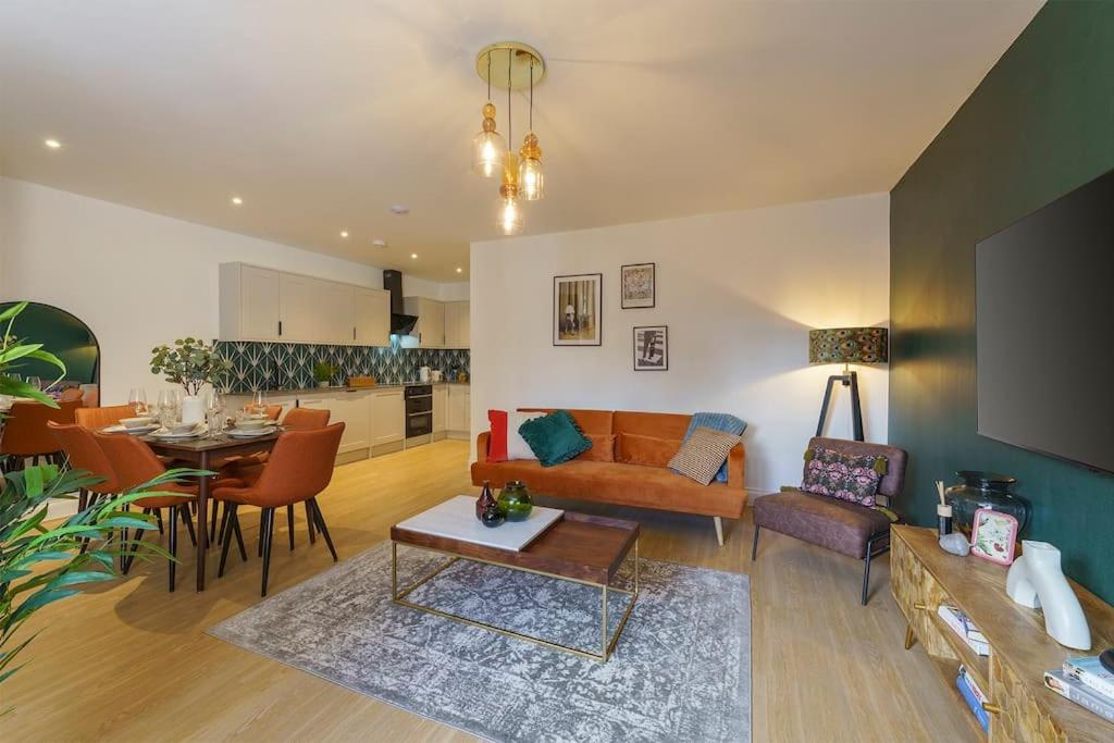 בריסטול Lilyturf - 2 Bedroom Luxury Apartment By Mint Stays מראה חיצוני תמונה